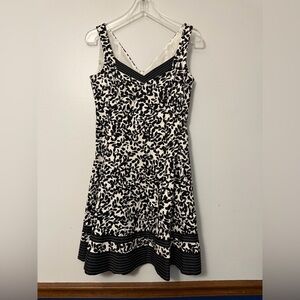 Jones Wear Black and White Leaf Print Mini Dress